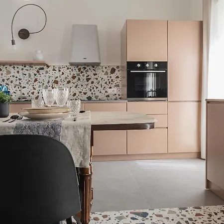 Living U Homesuites Апарт-отель Лечче