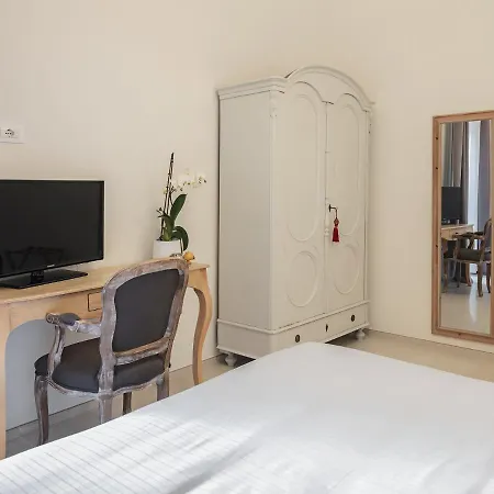 Living U Homesuites Апарт-отель