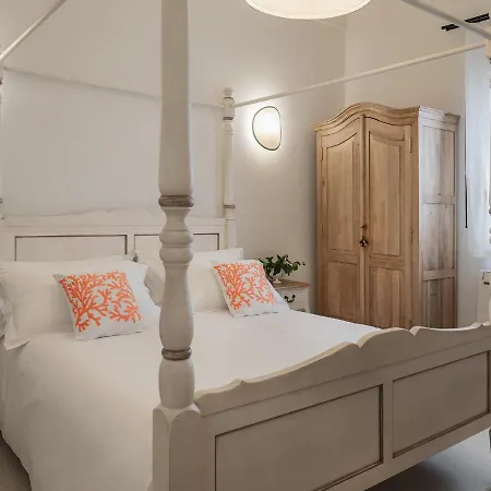Апарт-отель Living U Homesuites Лечче