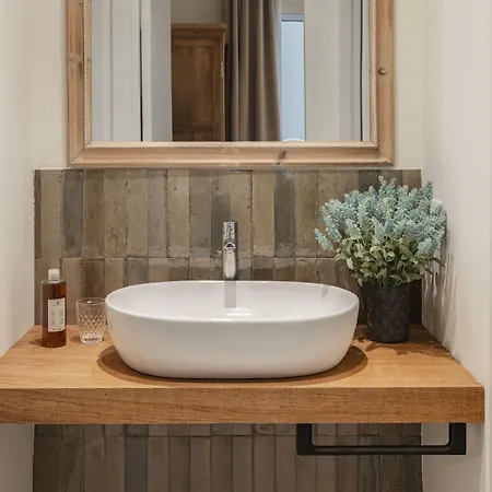 Living U Homesuites شقة فندقية