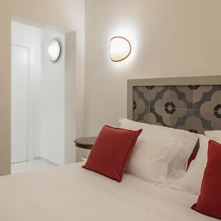 Living U Homesuites 4*