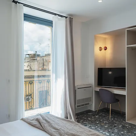 Living U Homesuites 4*