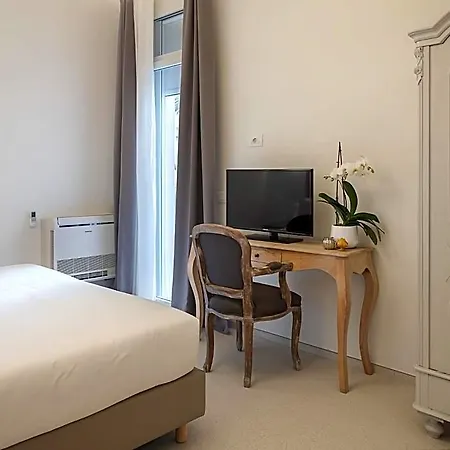 Living U Homesuites 4*