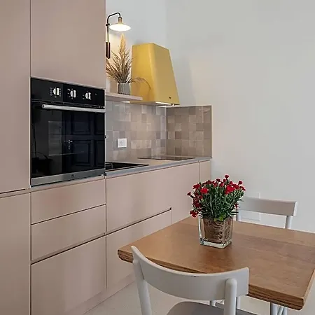 Ξενοδοχείο με διαμερίσματα Living U Homesuites 4*