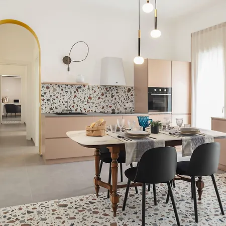 Living U Homesuites 아파트호텔 레체