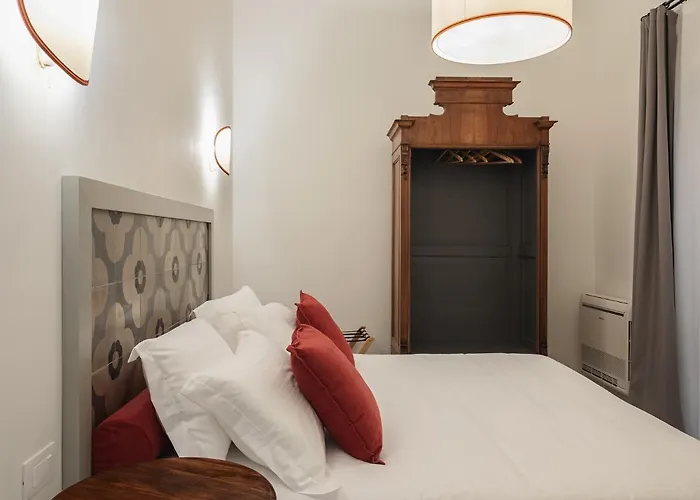 Living U Homesuites Aparthotel 4*